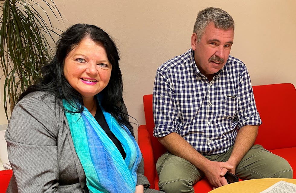 VELLUKKA PROSJEKT: Finn Ove Frøynes og May Eva Sandvik hos NAV Samnanger er godt nøgde med prosjektet «Vegen vidare».