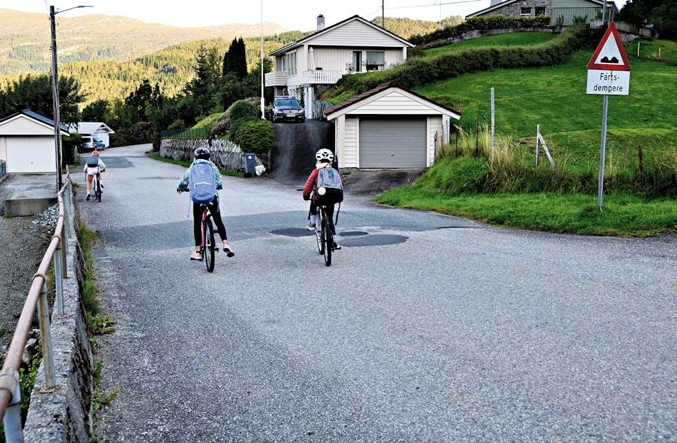 SKULEVEG: Opprusting av Gjerdsvegen er eitt av tiltaka som skal gjennomførast. Her skal kommunen mellom anna leggja ny asfalt og etablera gangsone.
