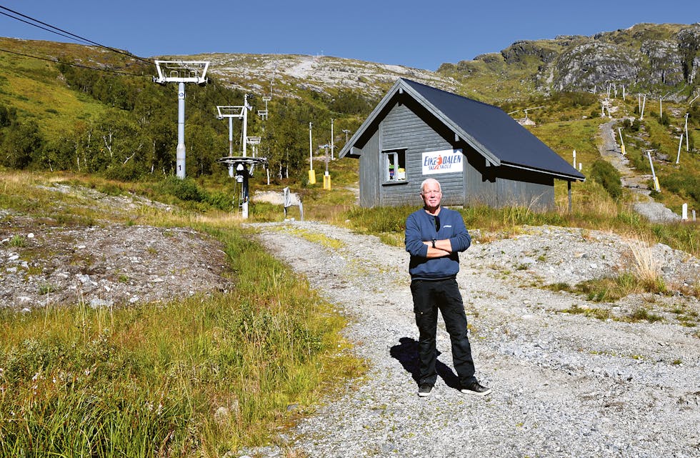 STOR JOBB: Om fire til seks veker er alle mastene til venstre borte. Dagleg leiar i Eikedalen skisenter AS, Fredrik Tønjum, opplyser at det ville vorte for dyrt og krevjande å oppgradera eller erstatta den over tretti år gamle stolheisen.