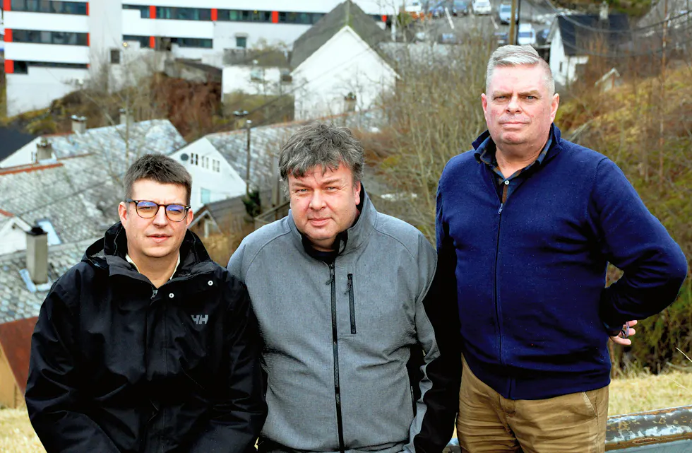 KREV ENDRING: – Me må ta vare på næringslivet, slik at me har noko å leva av i framtida. Dagens politikk fører til at stadig fleire verksemder må redusera drifta eller leggja ned, meiner f.v. Thomas Hellevang, Jan Ove Haga og Jarle Tverli i det nye Industri- og næringspartiet i Samnanger.