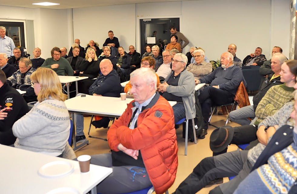 STORT FRAMMØTE. Informasjonsmøtet på biblioteket måndag om Yggdrasil – kraft frå land, samla mange engasjerte samningar. Ikkje så reint få av dei meinte at Aker BP og entreprenørane har vore altfor dårlege på å ha dialog med dei som vert direkte ramma av utbygginga.