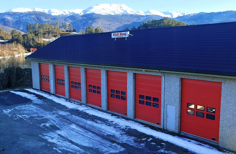 NYTT ALTERNATIV: Formannskapet ønskjer at Kjell Haug-garasjen på Bjørkheim vert vurdert som framtidig tilhaldsstad for brannvesenet, sidan planane om fleirbrukshall på tomta er lagde på is.