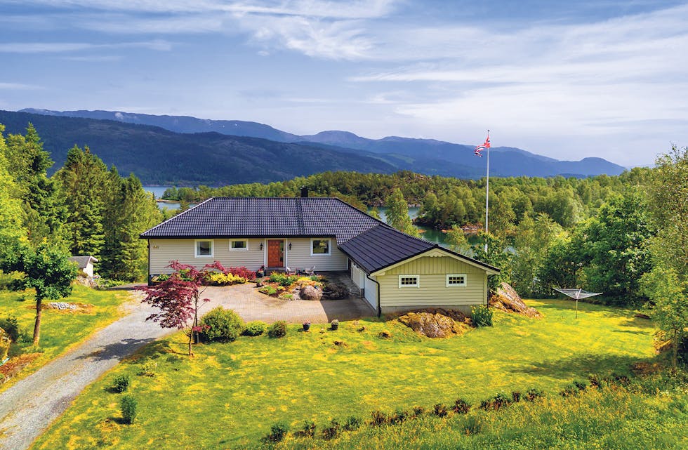 POPULÆR TYPE: Nesten alle bustader i Samnanger er einebustader. På biletet er Solbjørgvegen 846, som nyleg blei seld for 4,3 millionar kroner. Småbruk er den typen eigedom som flest melder interesse for.