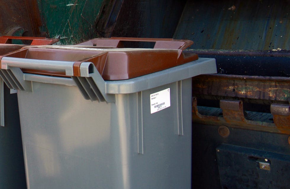 VIL RULLA UT FLEIRE SPANN: I overkant av 60% av samningane har teke det brune matavfallsspannet i bruk sidan Samnanger blei pilotkommune for innsamlingsordninga sommaren 2021. No vil BIR ha fleire med.