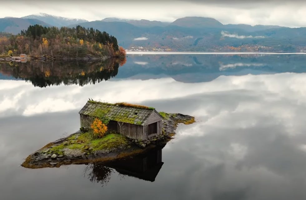 OVERSYN: Fine fargar over Samnangerfjorden.