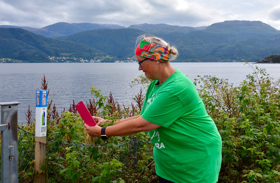 IVRIG TURGÅAR:
Anne-Gro Litangen er ein av dei mange som har vore på stolpejakt i Samnanger i år.