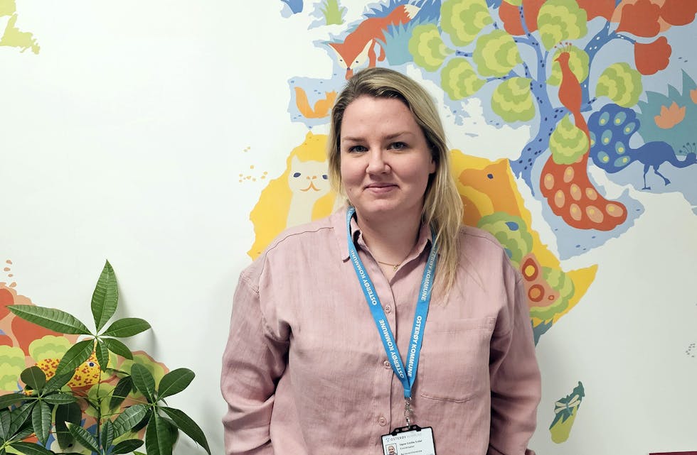 I GANG: Signe Emilia Erdal har gått frå konstituert barnevernsleiar til å få stillinga fast. – Eg kjenner meg audmjuk og heldig som får vera med og bidra til betre oppvekstvilkår for sårbare born, seier samningen.