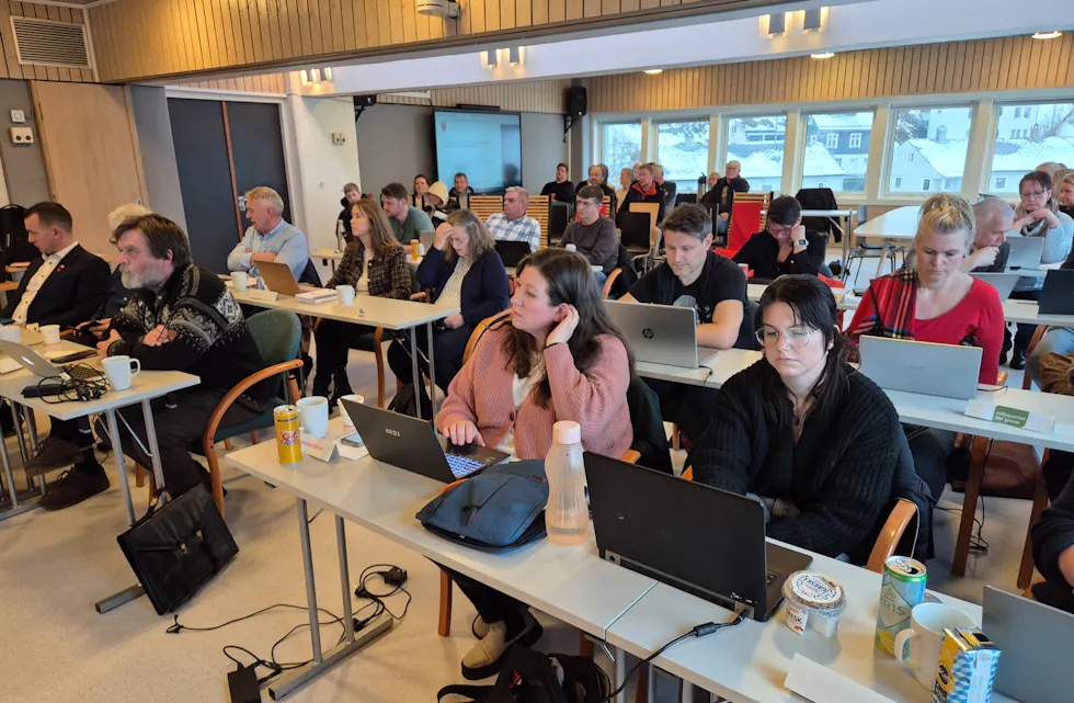 KOMPROMISS: Fleirtalet i kommunestyret gjekk inn for ei løysing som kan gje arbeidsplassar i Rolvsvåg, dersom prosjektet vert gjennomført. Men dei sa nei til den skisserte motorsportbana.