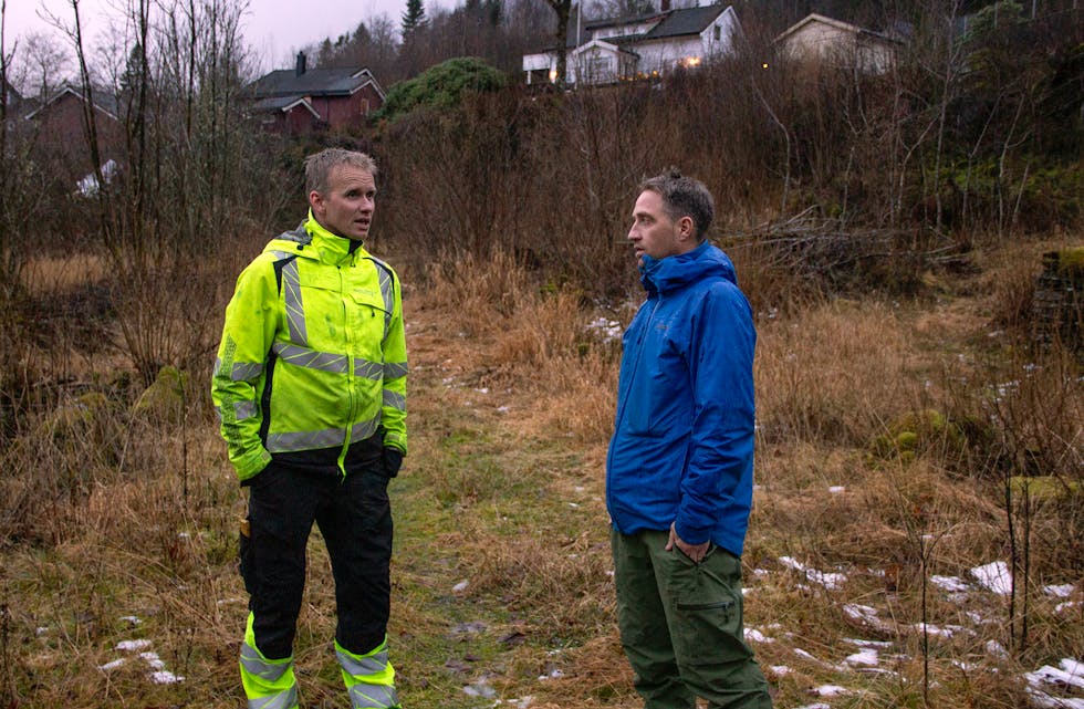 STORT BEHOV FOR NYE BUSTADER: Frode Odland (t.v.) og Kenneth Gjerde håpar å koma igang med utbygging av Erikajorda om rundt eitt år.