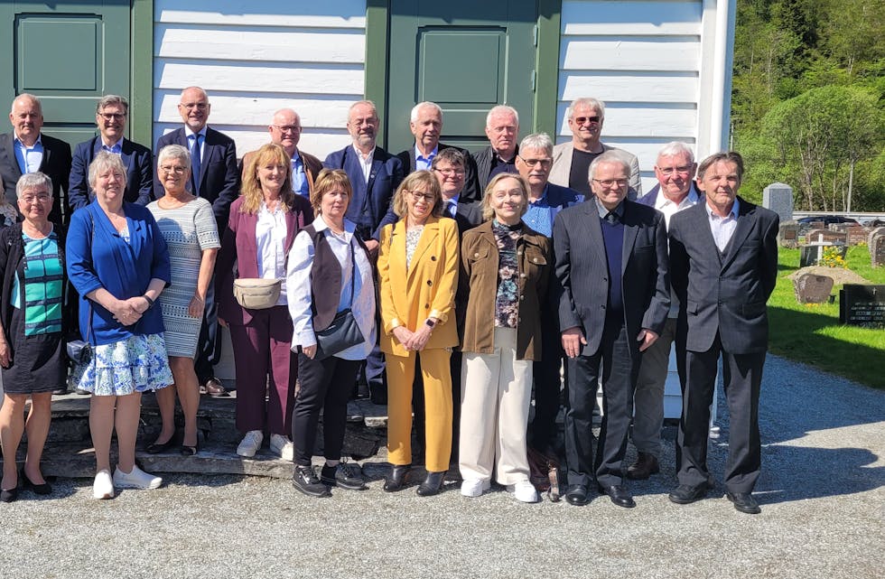 MØTTEST ATT: Her er 24 av dei tidlegare konfirmantane.
