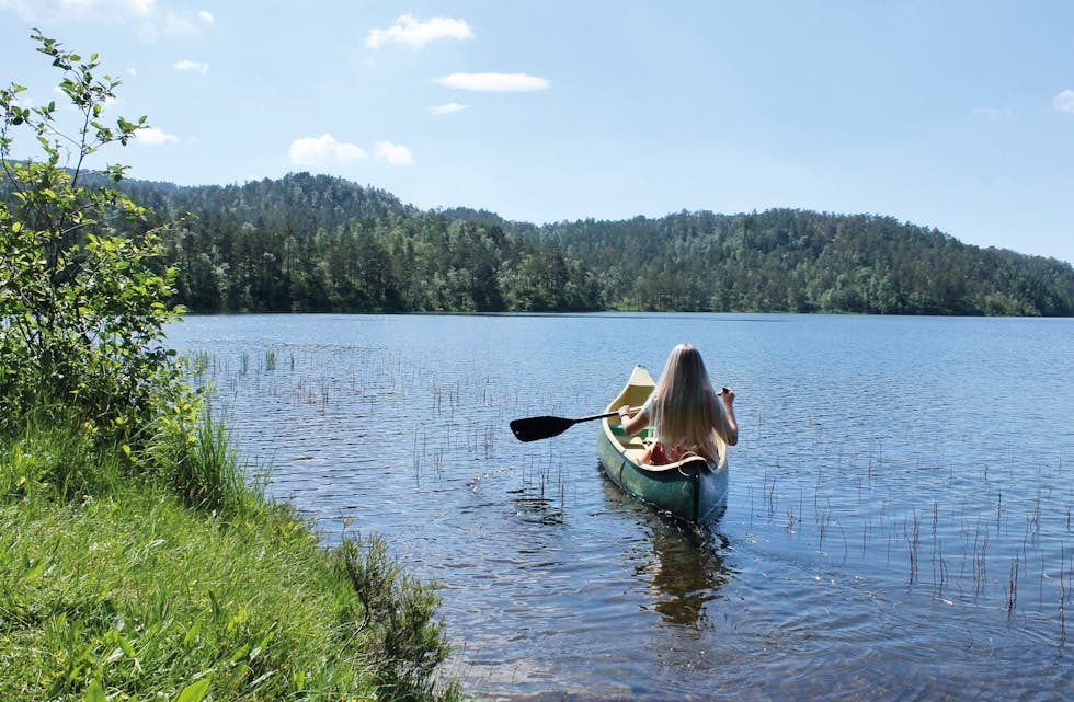 VÅR I LUFTA: Tida er inne for at du igjen kan låna kanoar og redningsvestar ved fleire vatn i kommunen.