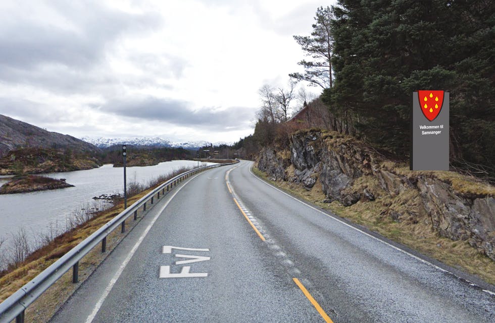 KAN IKKJE STÅ HER: Kommunen ønskte i utgangspunktet å plassera velkomstskilta ved kommunegrensa, som her på Gullbotn. Det lar seg ikkje gjera.