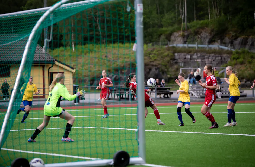 UTLIGNA: Bella Olsnes Frøland skåra eit heilt avgjerande mål eit par minutt før kampen mot Odda var over. Stillinga blei 3-3.