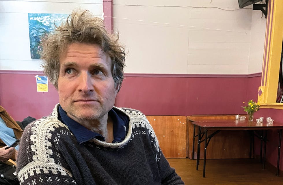 ENGASJERT FORMIDLAR: Thor Gotaas delte av kunnskapen sin om både utedoar og skihistorie i Vonheim laurdag sist veke.