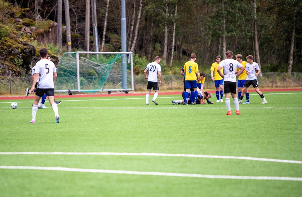 Samnanger - Rosendal fotball herrelag hausten 2025. Resultat: 3-3