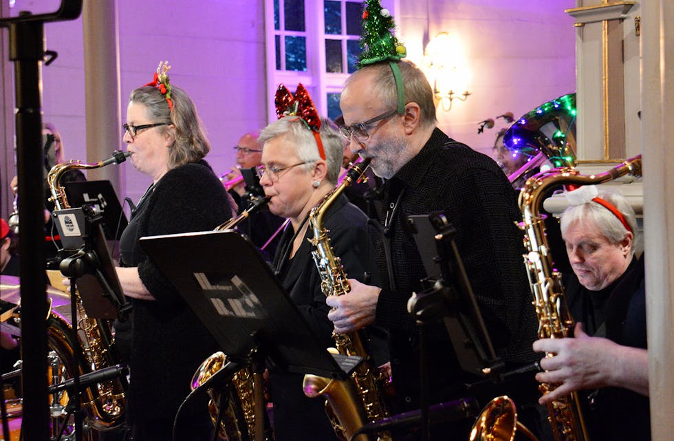 SOLID SAXREKKE: Hardanger Big Band sine dyktige saxofonistar var ein fryd å høyra på.