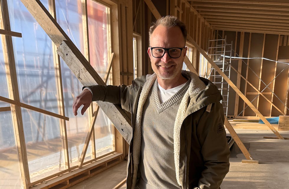 HUSBYGGJAREN. Tuomas har lagt mykje arbeid ned i den nye heimen som truleg vil stå ferdig til neste sommar.