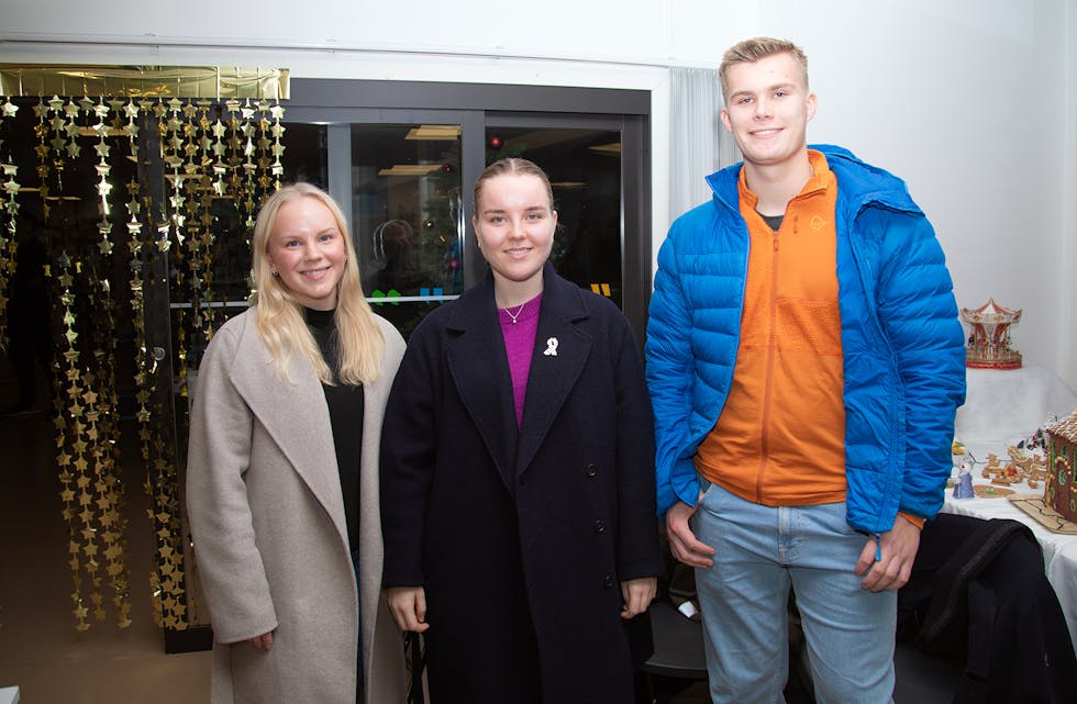 VIL HEIM: Mia Holdhus (t.v.) har lyst å flytta til Samnanger. Ida Haugen Skulstad og Evind Solberg har alt funne bustad, men reknar med å pendla til Bergen for å jobba.