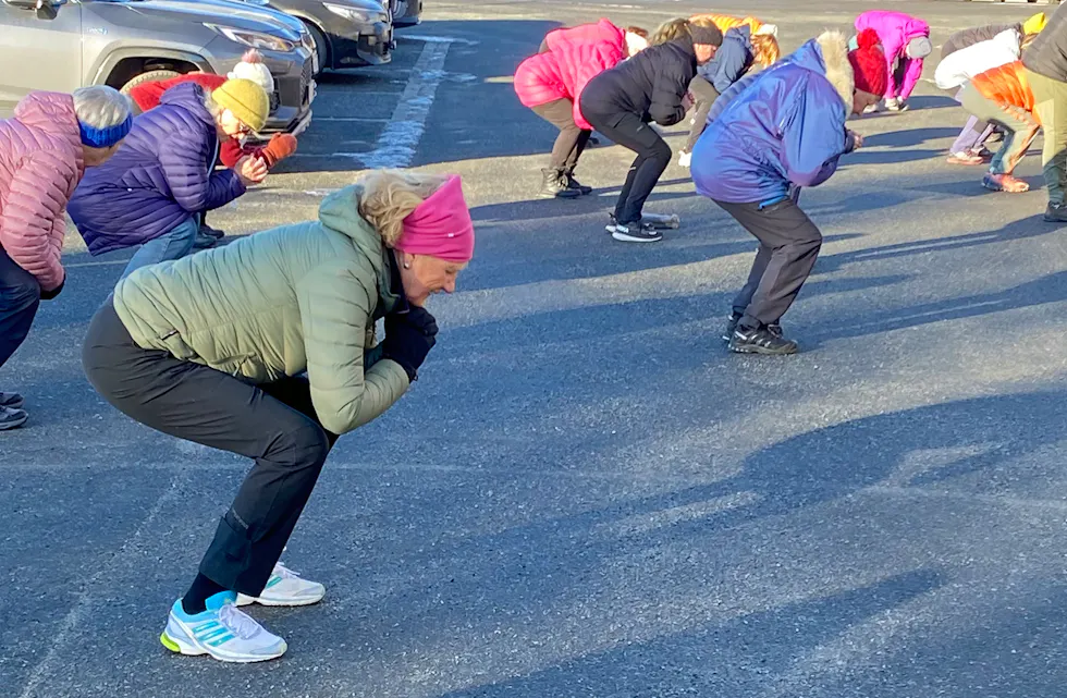 UANSETT VÊR: Det er berre å kle seg godt, for treninga er ute uansett om det er sol, regn eller snø.