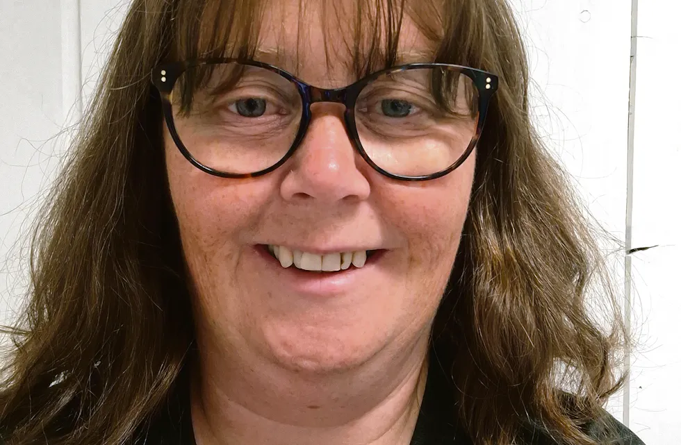 KLAR FOR SAMNANGER: Ingunn Karin Torvik er ein ganske fersk bibliotekar. Ho blir snart å finna i biblioteket på Bjørkheim.