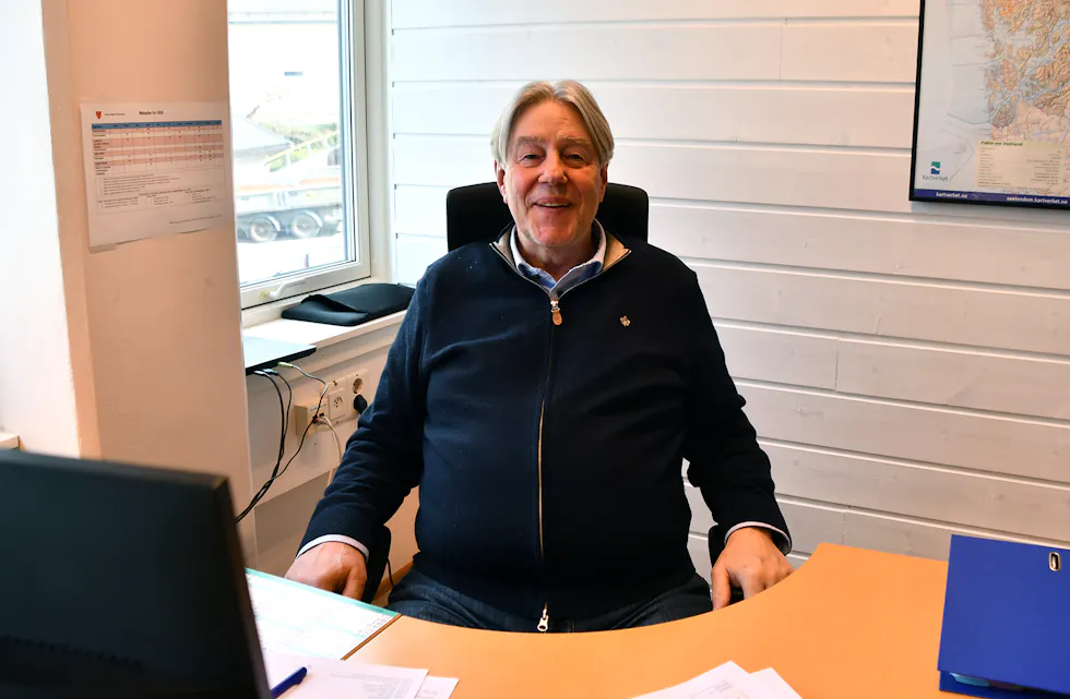 MÅ TOLA STØY: Ordførar Karl Kollbotn seier han må tola støy. Den siste tida er det handteringa hans i det ekstraordinære kommunestyremøtet i februar som har skapt uro. Nyleg kom kravet om lovlegkontroll i retur frå Statsforvaltaren, og ordføraren tolkar brevet som ei frifinning.