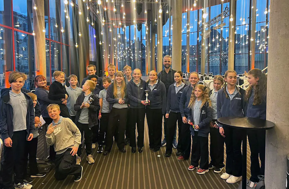 GLADE MUSIKANTAR: Medlemane i Samnanger skulemusikklag hadde all grunn til å smila etter innsatsen i Hordablæsten i helga. Dirigent var som vanleg Per-Lorentz Milotzki.