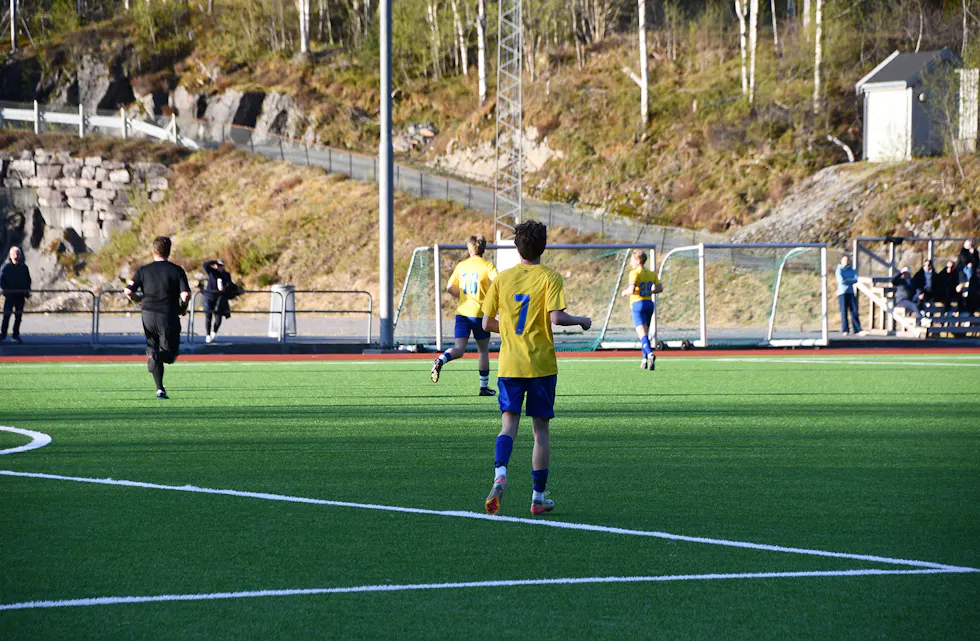 Torjus Frøland (nr. 7) var livleg i andre omgang og scora Samnanger sitt første mål.