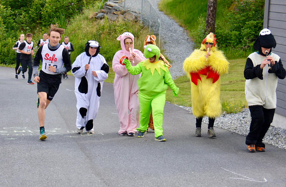 GOD STEMNING: Når Kyrkjeløpet går av stabelen under Samningaveko i starten av juni, er det er lov å kle seg ut. Det vert minst like mykje fokus på stemning og lagånd som på fart og tid, lovar arrangøren.
