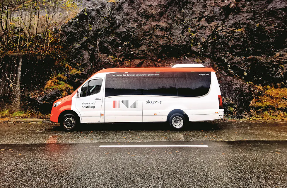 NY VARIANT: Knut Harald Frøland ønskjer eit nytt transporttilbod i kommunen. Han meiner eit samarbeid med taxinæringa kan vera ei fornuftig løysing.