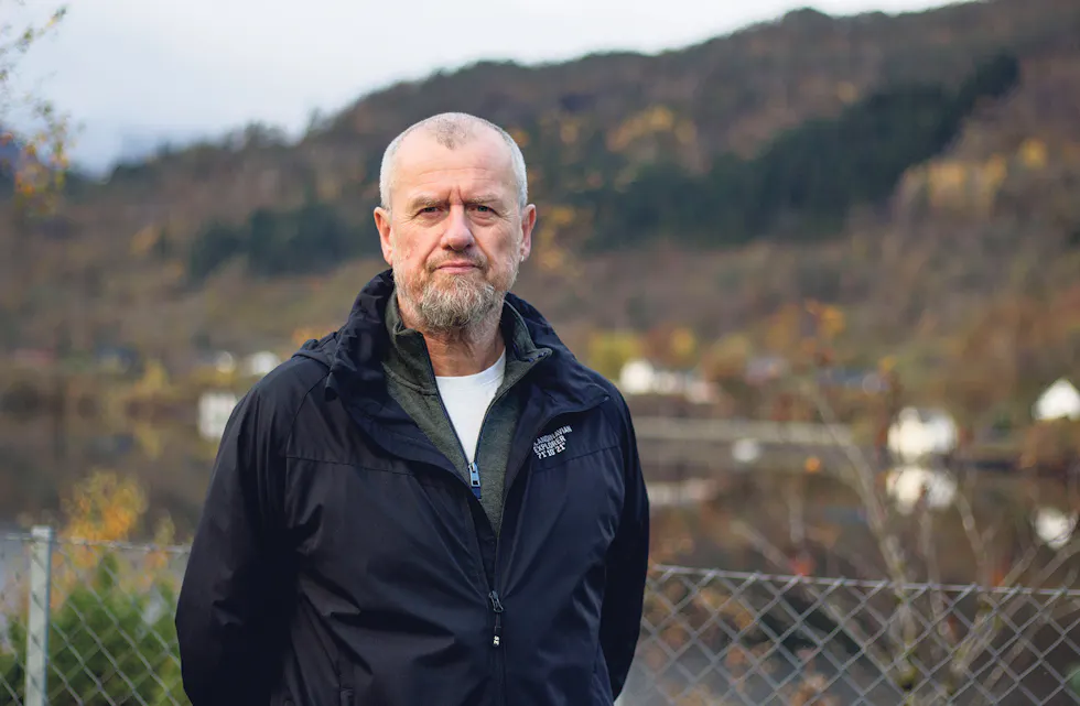 STOR PÅGANG: Jan Egil Leirstein har det travelt med å ta unna alle typar byggjesaker i Samnanger.